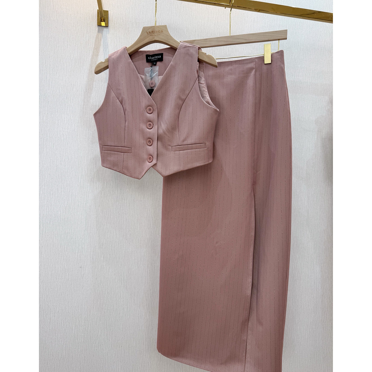 kudapy ชุดเซ็ทสีชมพูกะปิ/สีชมพูนู้ด/สีครีม ลายริ้วเสื้อแขนกุด+กระโปรงยาวผ่าหน้า สวยเกร๋มาก