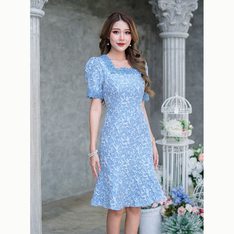 kudapy เดรสสั้นสีฟ้า/สีเขียว ทรงชายระบาย ดีเทลมีการตกแต่งคอและชายแขนด้วยลูกไม้คุณภาพดี