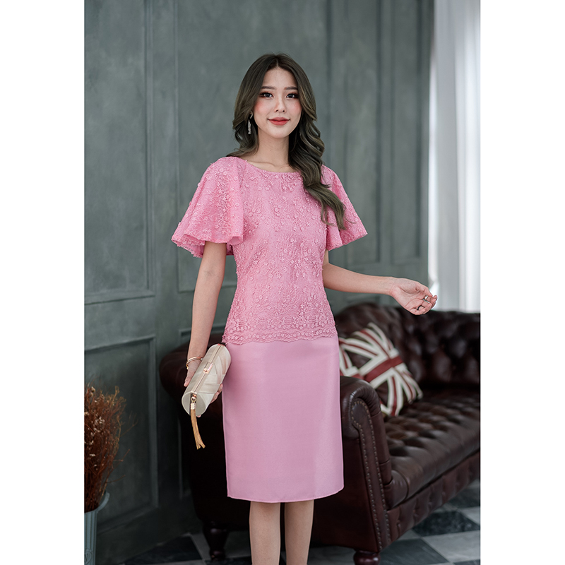 kudapy เดรสสั้นสีชมพู/สีฟ้า ลูกไม้ผ้าไหมญี่ปุ่น เป็นงานแขนระบายปีกผีเสื้อพองระบายดูหรู กระโปรงผ้าไหมญี่ปุ่น รุ่นนี้ออกงานมงคล