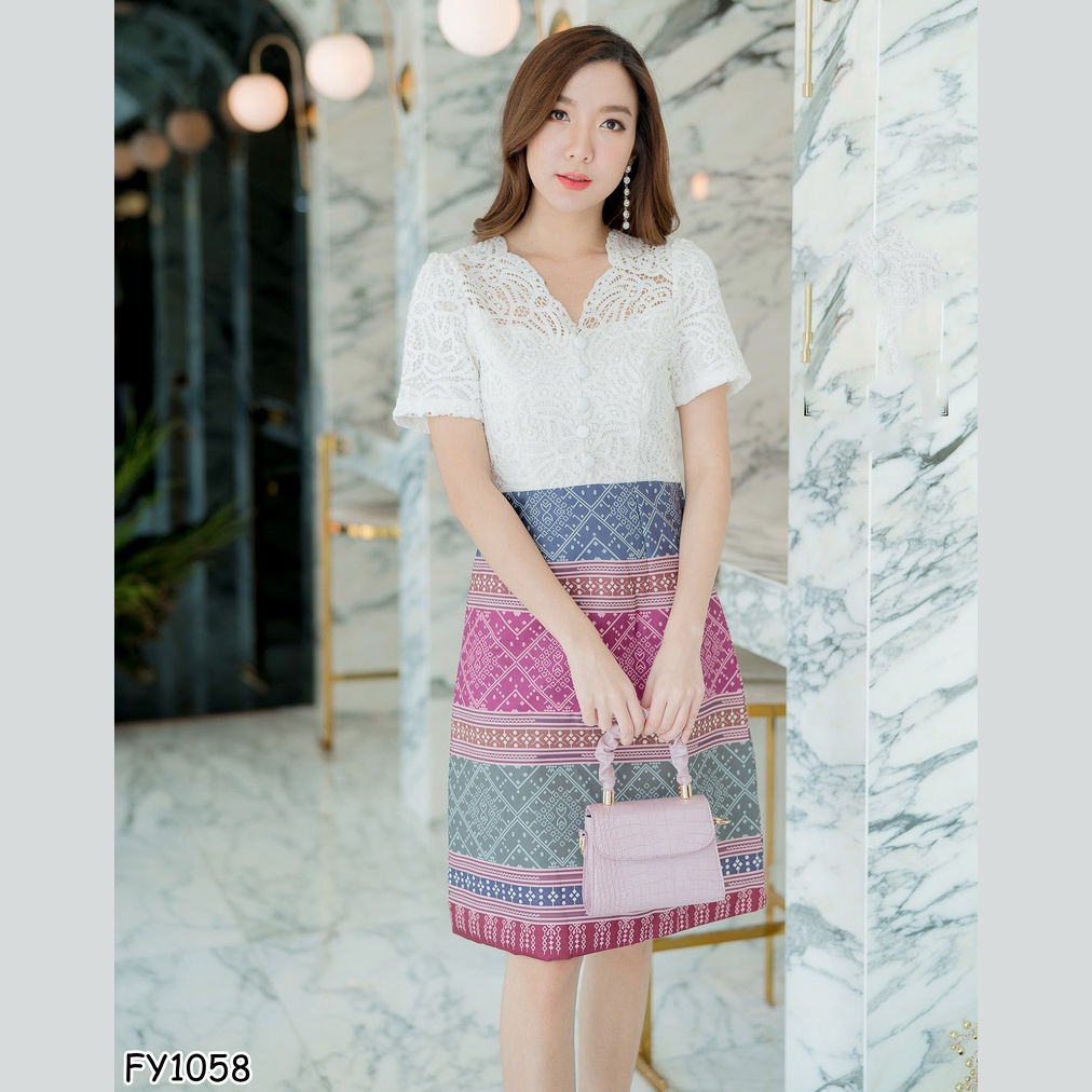 kudapy เดรสสั้นผ้าไทยคอวีตัดเย็บต่อเสื้อผ้าลูกไม้พิมพ์ลาย ทรงเอเข้ารูป งานสวยมากค่ะ