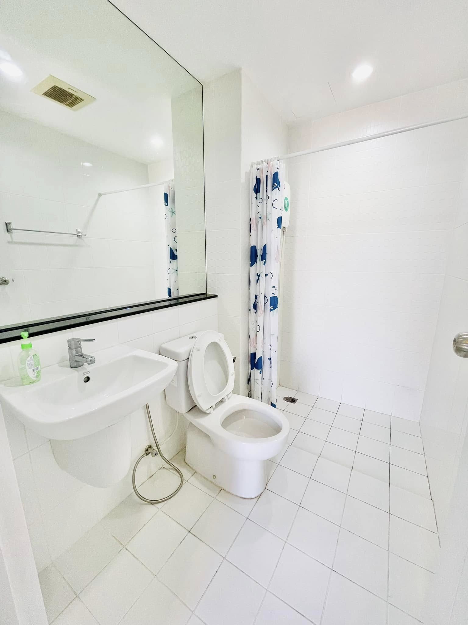 ปล่อยเช่า The Tree Interchange (เดอะ ทรี อินเตอร์เชนจ์) - โซนพื้นที่ MRT เตาปูน บางโพ 1ห้องนอน 1ห้องน้ำ - ขนาดห้อง 30 ตรม. ชั้น 40 ตึก A - ให้เช่า 11,000 ต่อเดือน