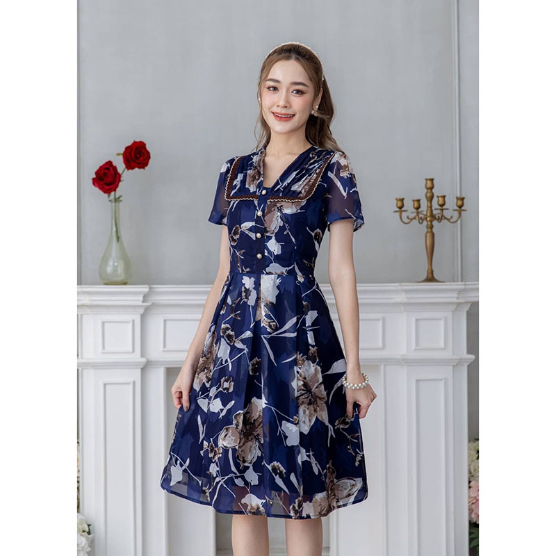 kudapy เดรสสั้นสีกรม/สีครีม เดรสผ้าผสม ผ้าสวยพริ้วนิ่มใส่สบาย เป็นผ้าคล้ายชีฟองผสมทอลายในตัวมีเทคเจอร์ แล้วพิมพ์ลาย