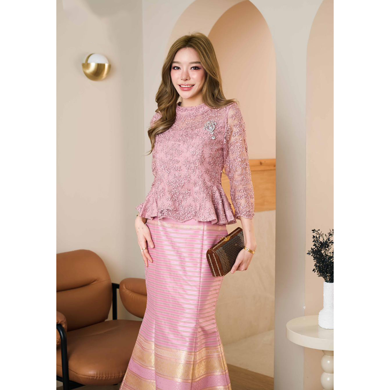 kudapy ชุดเซ็ท เสื้อลูกไม้ใยบวบฝรั่งเศษ ผ้าถุงผ้าฝ้ายแพรวากาฬสินธุ์ตัดสำเร็จ