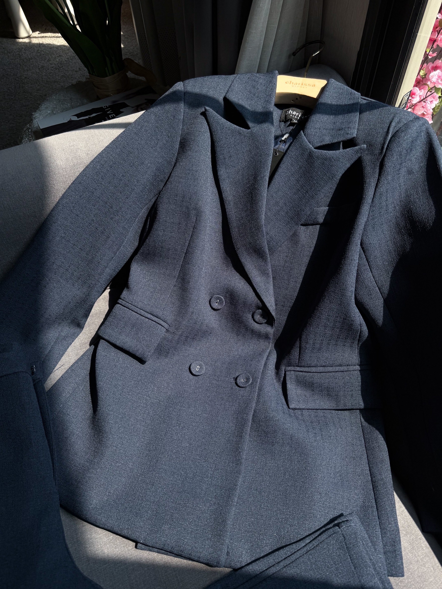 kudapy เซ็ทสูท ผ้าทอชนิดพิเศษ ยับยาก อัดกาวทั้งชุด เสื้อสูททรงทันสมัยออกออกแบบให้มีทรงยาวเข้ารูป