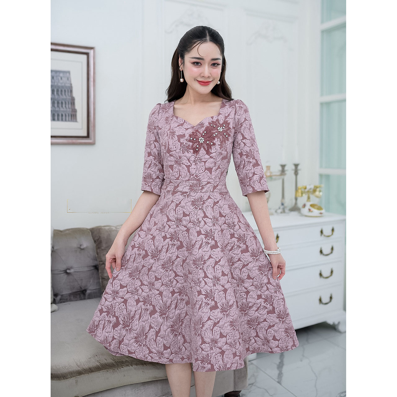 kudapy เดรสสั้นสีเหลืองมัสดาส/สัชมพูกะปิ ผ้า jacquard ลายดอกลิลลี่สุดฮิต ผ้าสวยตลอดกาล วันนี้ทำมาให้ใหม่ทรงสวยๆกระโปรงบานตัวเสื้อคอโค้งวีสวย แขนศอก