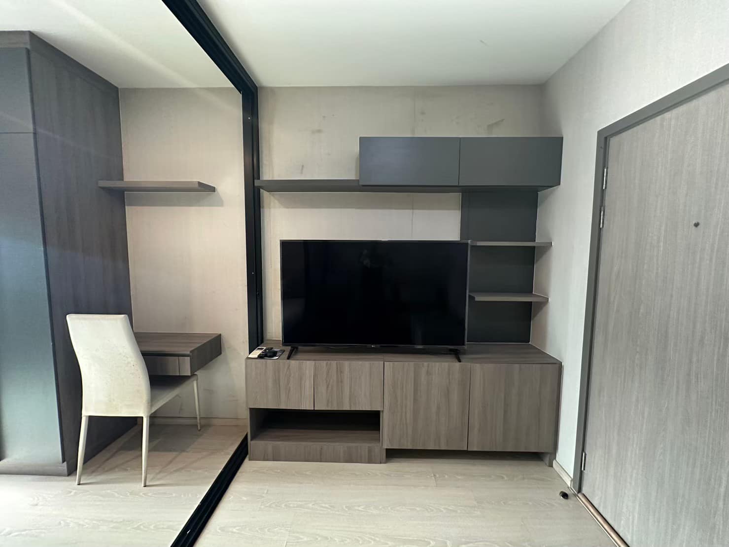 สนใจชมห้องติดต่อได้เลย Line ID: Smile-easy ปล่อยเช่าคอนโด ไอดีโอ ท่าพระ อินเตอร์เชนจ์ (Ideo Thaphra Interchange) - 1ห้องนอน 1ห้องน้ำ 1ห้องครัว - ใกล้ MRT ท่าพระ - ขนาดห้อง 28 ตรม. ชั้น 11