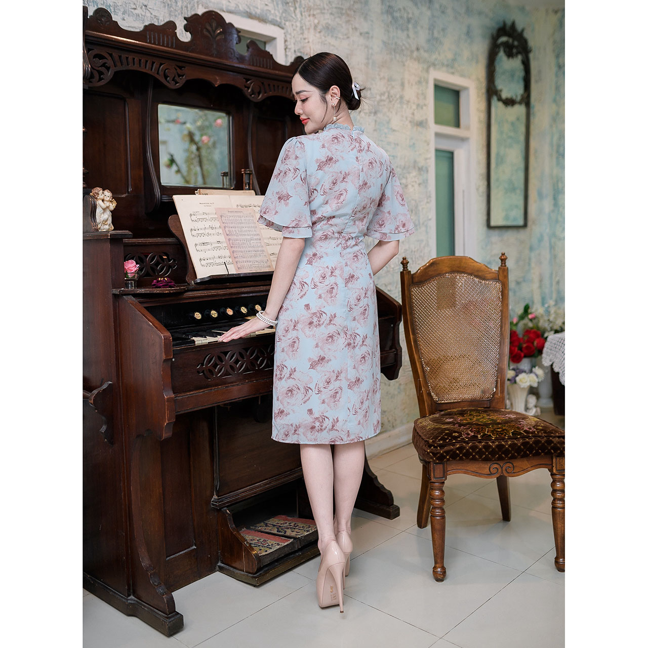 kudapy เดรสสั้นสีฟ้า/สีครีม/สีฟ้าคราม ผ้าพิมพ์ลาย เนื้อผ้าเย็นลื่นสบาย งานดีไซน์แขนระบายสองชั้น พิมพ์ลายกุหลาบไล่สีสวย