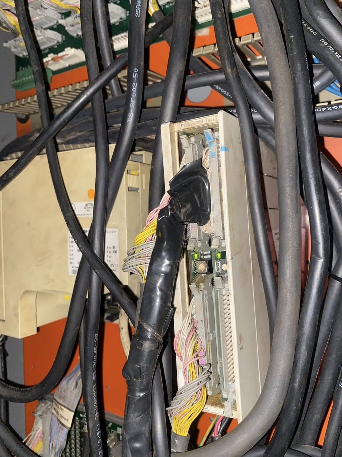 ซ่อม HARTFORD VMC1600S จอเปิดไม่ติด parameter หายครับ ทำการเปลี่ยน battery และลง parameter