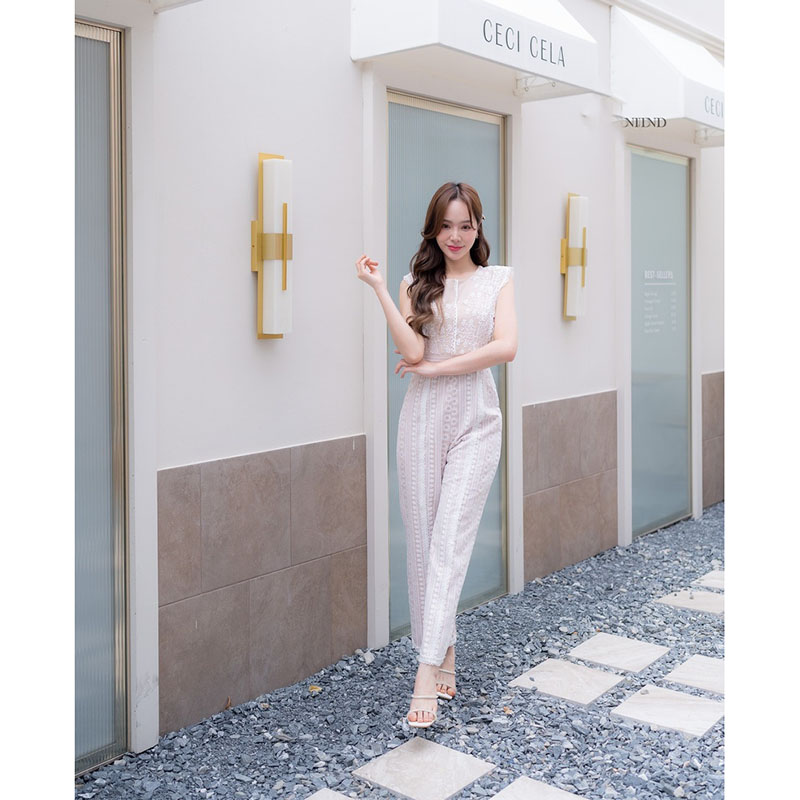 kudapy จั้มสูทขายาวลูกไม้สีขาว/สีส้มอิฐ แขนกุด ใส่สวยสบาย