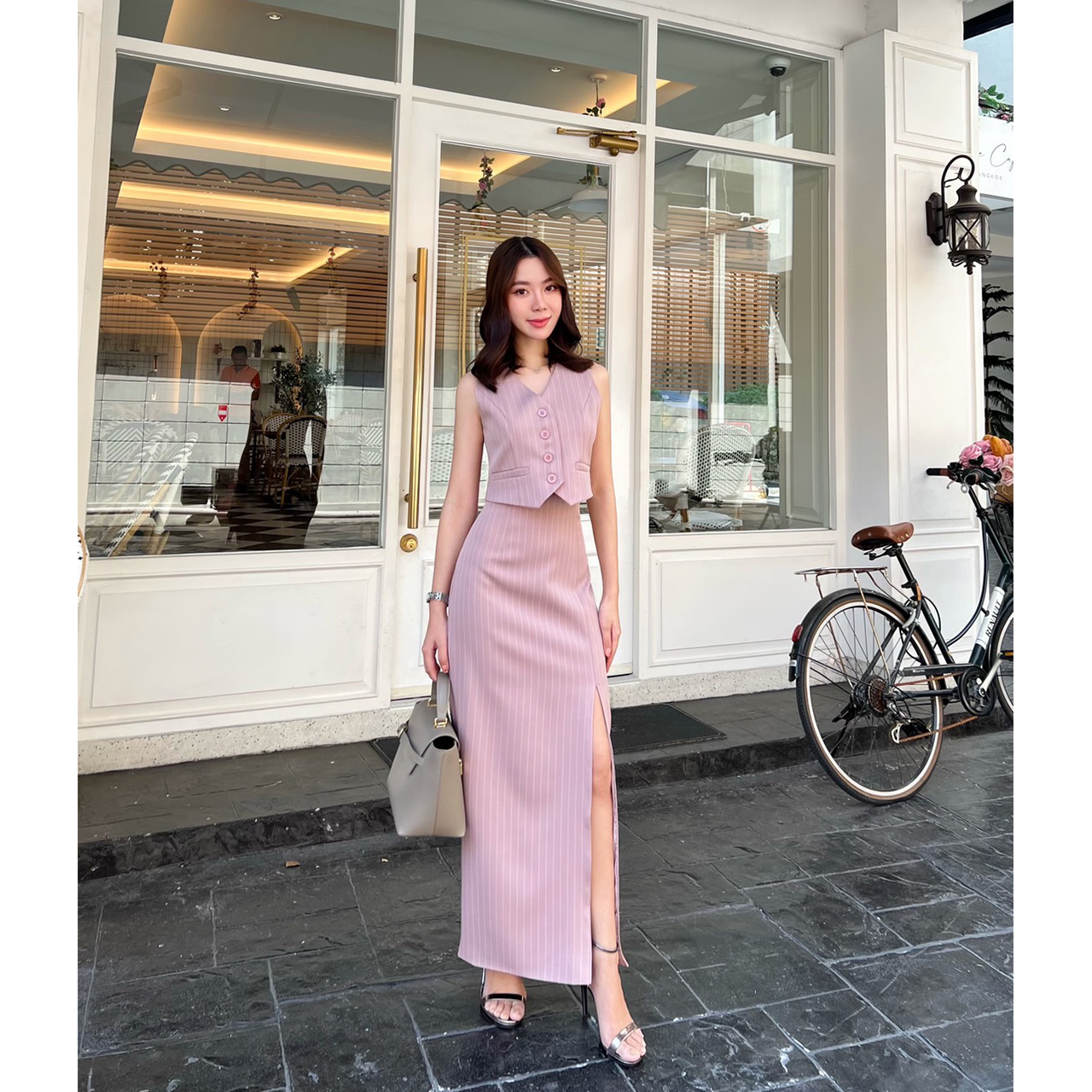 kudapy ชุดเซ็ทสีชมพูกะปิ/สีชมพูนู้ด/สีครีม ลายริ้วเสื้อแขนกุด+กระโปรงยาวผ่าหน้า สวยเกร๋มาก