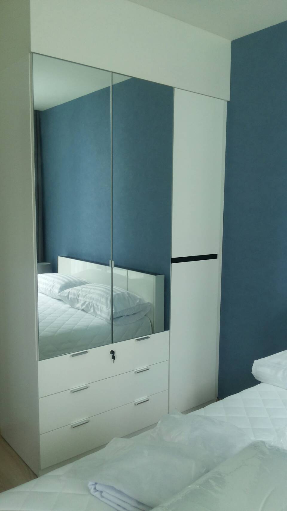 ปล่อยเช่าคอนโด Noble Revolve Ratchada (โนเบิล รีวอลฟ์ รัชดา) - เฟอร์เครื่องใช้ไฟฟ้าครบครั้น - การเดินทาง: เพียง 80เมตร MRT ศูนย์วัฒนธรรม