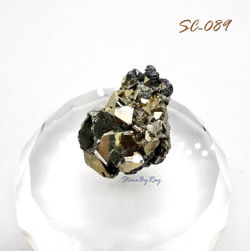 ไพไรต์ (Pyrite Octahedra Peru)
