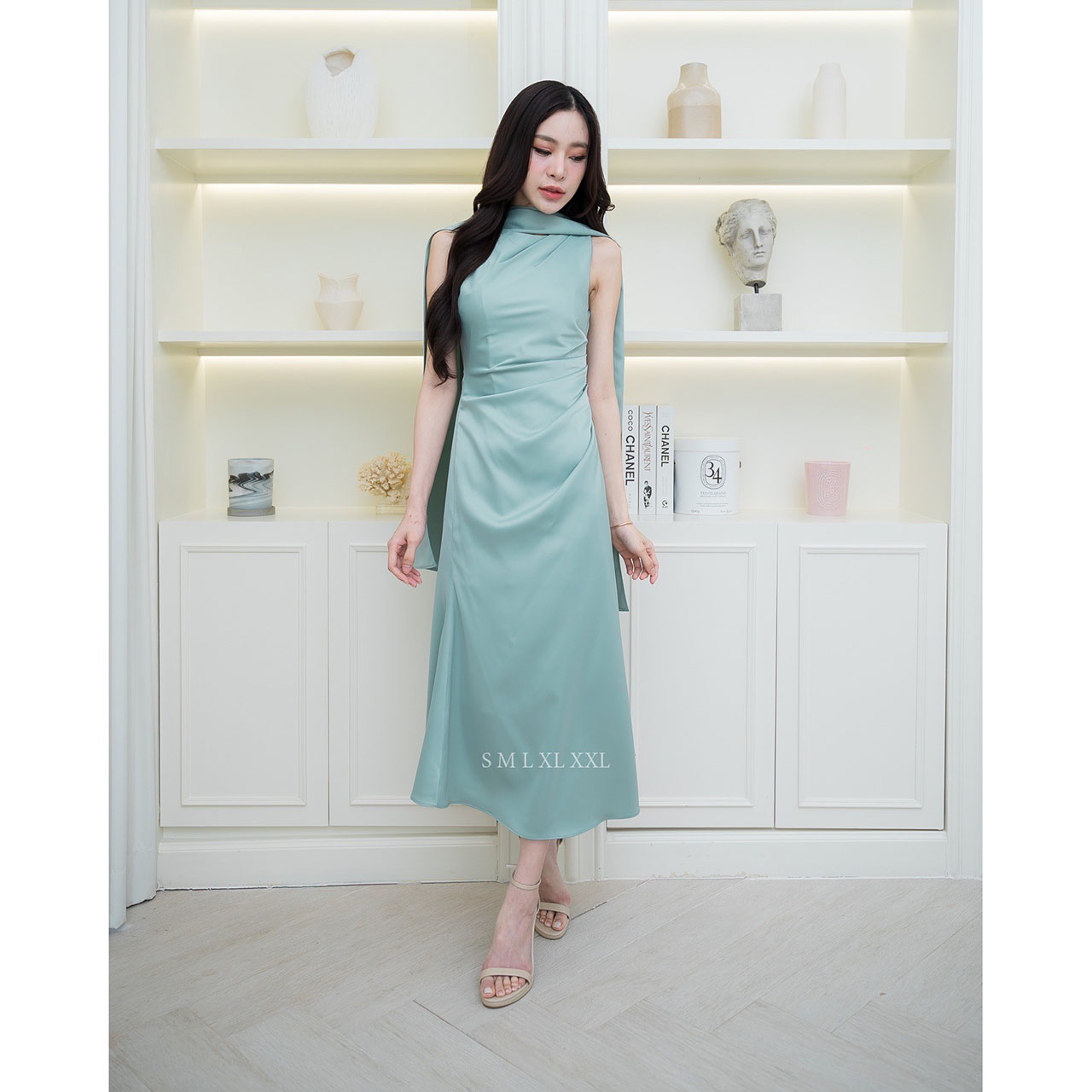 kudapy เดรสยาวแขนกุด มาพร้อมผ้าคลุมไหล่สวยเก๋ ชุดไปงานแต่งงาน ชุดออกงาน ชุดเพื่อนเจ้าสาว ผ้าเครปซาติน