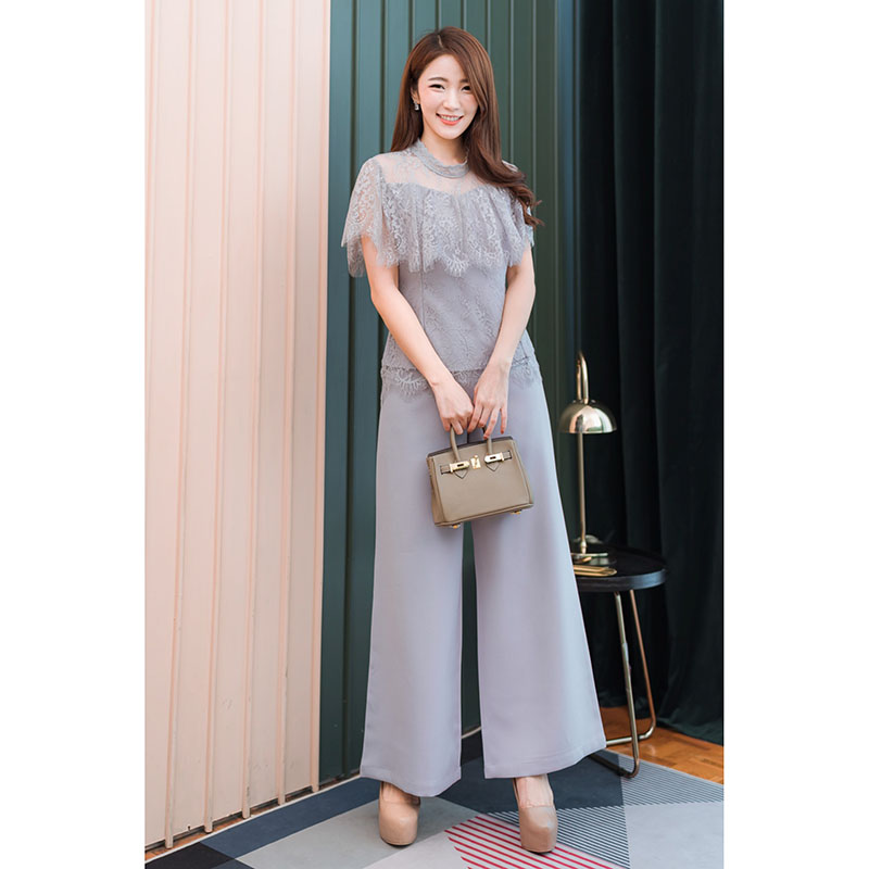 kudapy เซท 2 ชิ้นสีเทา/สีชมพูู/สีขาว (เสื้อ+กางเกง)ตัวเสื้อเป็นลูกไม้ฝรั่งเศสเนื้อนิ่มไม่คัน ผ้าโพลีเอสเตอร์ มีซิปหลัง คอปีนกางเกงเอวสูงใช้ผ้าโพลีเอสเทอร์ มีซิปซ่อนหลัง