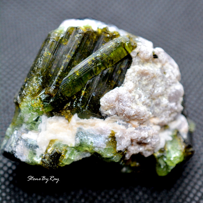 กรีนทัวมาลีน(Green Tourmaline)