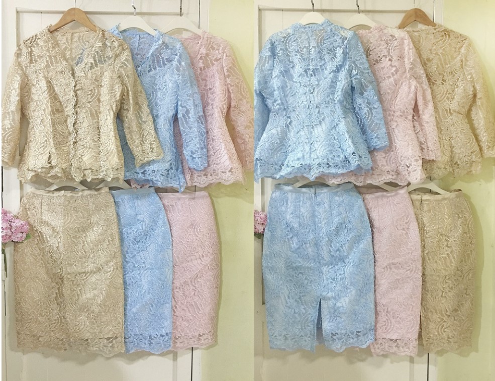 kudapy SET 2 ชิ้น เสื้อลูกไม้+กระดปรงสั้นสีฟ้า สีทอง สีชมพู แขนยาวแขนมีซับผ้ามุ้ง คอวี มีซับในในตัว