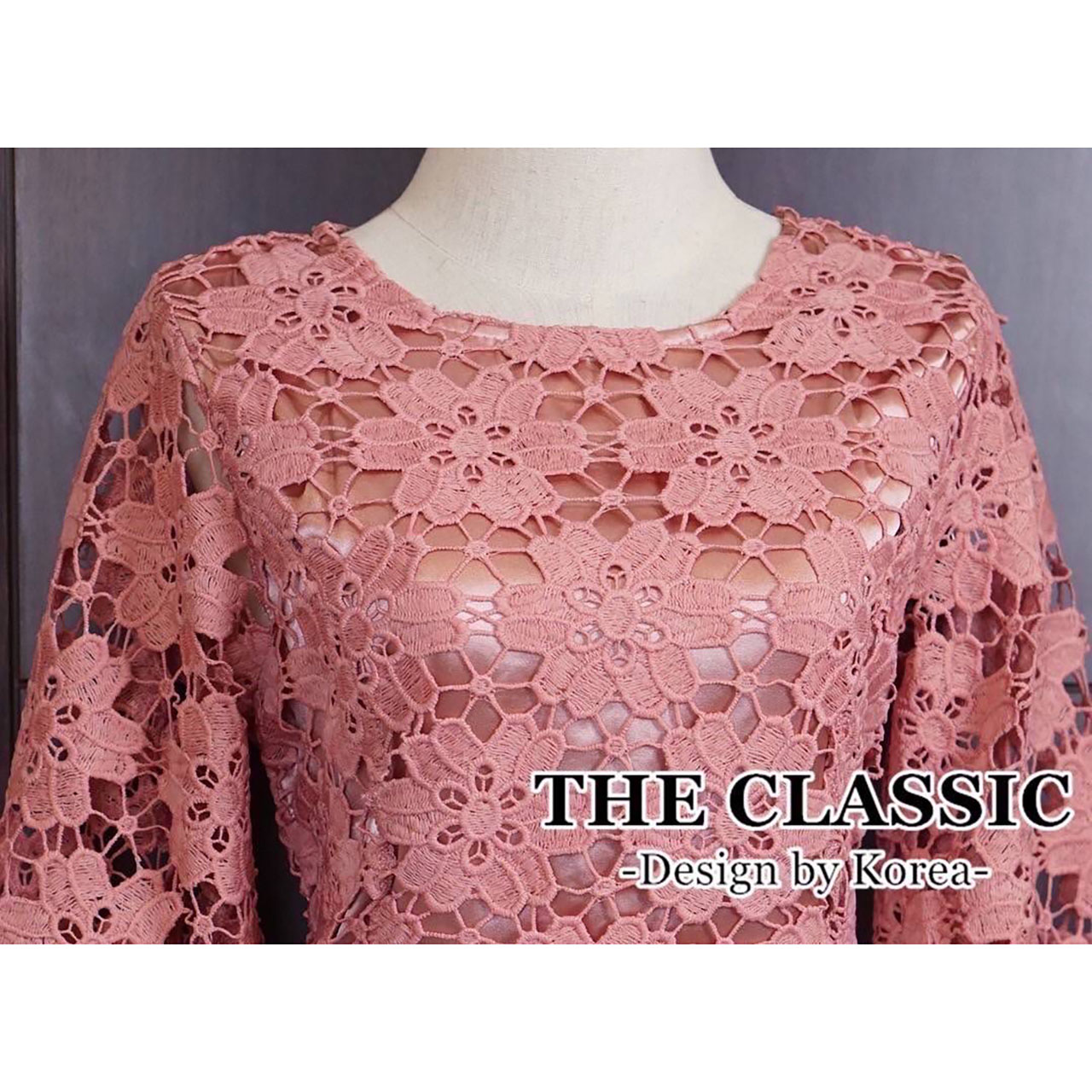 kudapy ดรสลูกไม้แขนยาว+เข็มขัด ใช้ผ้าลูกไม้ ขึ้นลายดอกไม้ลายชัดแน่นสวย ซิปยาวซ่อนด้านหลัง ช่วงล่างยาวบานพริ้วสวยใช้ผ้าเยอะ