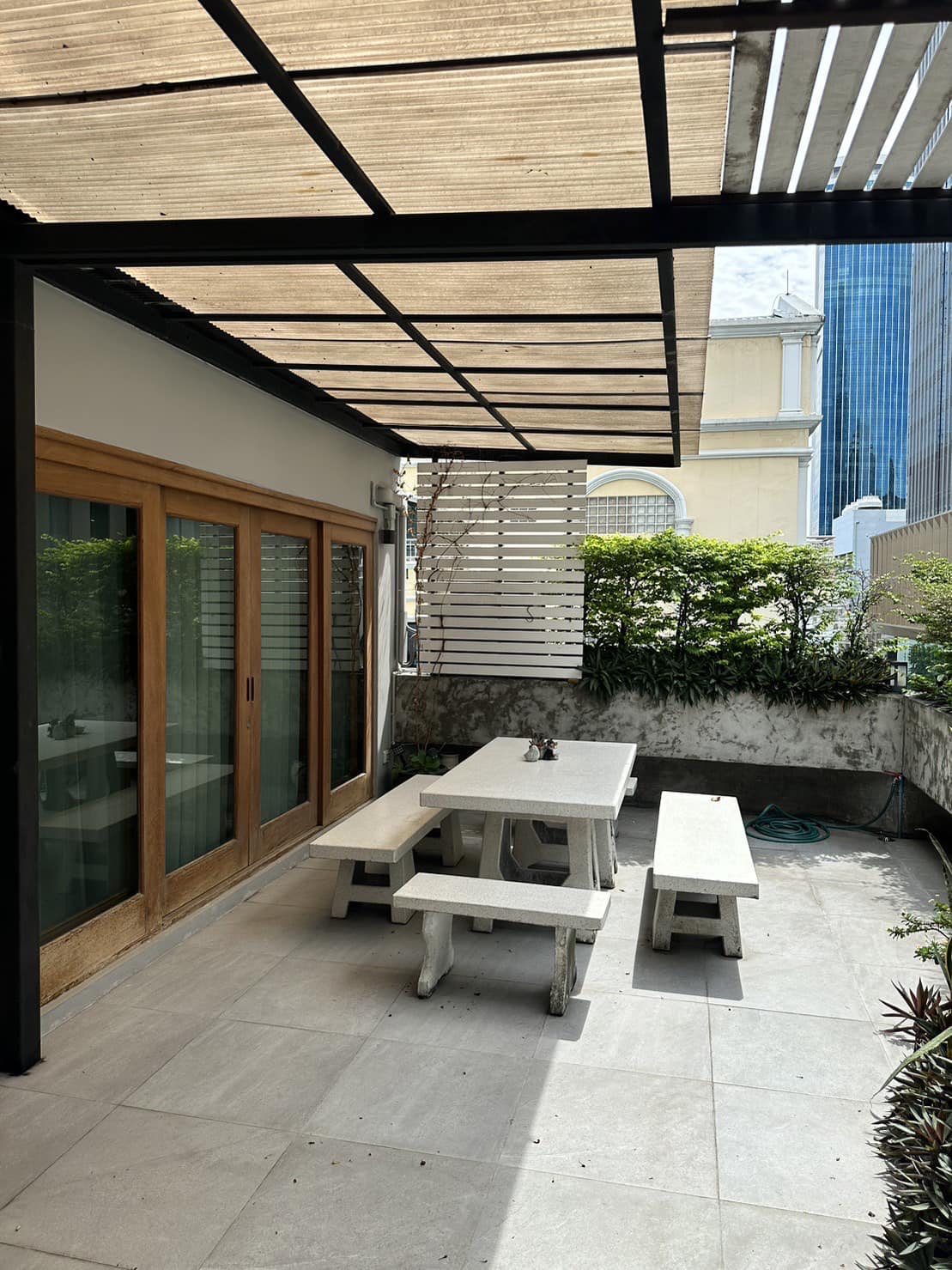 ปล่อยเช่าคอนโด Silom Park View (สีลม พาร์ค วิว) - ระเบียงใหญ่มาก 1ห้องนอน 2ห้องน้ำ 1ห้องนั่งเล่น - ใกล้ BTS ศาลาแดง/MRTสีลม - ขนาดห้อง 94 ตรม. ชั้น 6