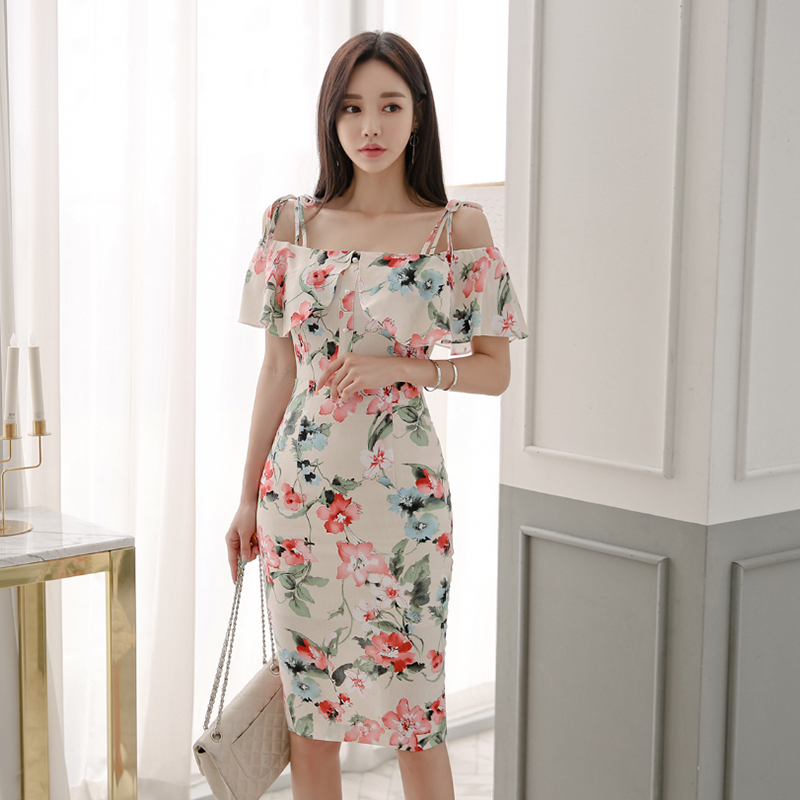 kudapy เซ็ต2ชิ้น เสื้อ+กระโปรงสองชิ้นสีครีมลายดอก สไตล์หวานๆพิมพ์ลายดอก เปิดไหล่ ระบายรอบไหล่ ผ้าโพลีเอสเตอร์ ทรงดินสอเอวดินสอเอวสูง