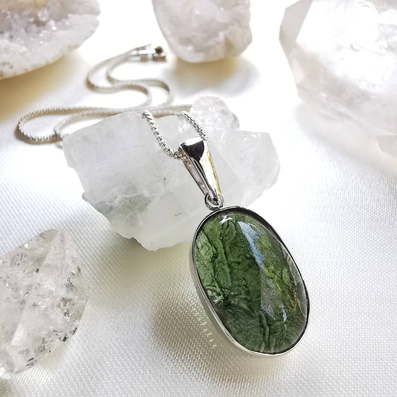สร้อยคอเงินจี้สะเก็ดดาวโมดาไวท์(Moldavite)