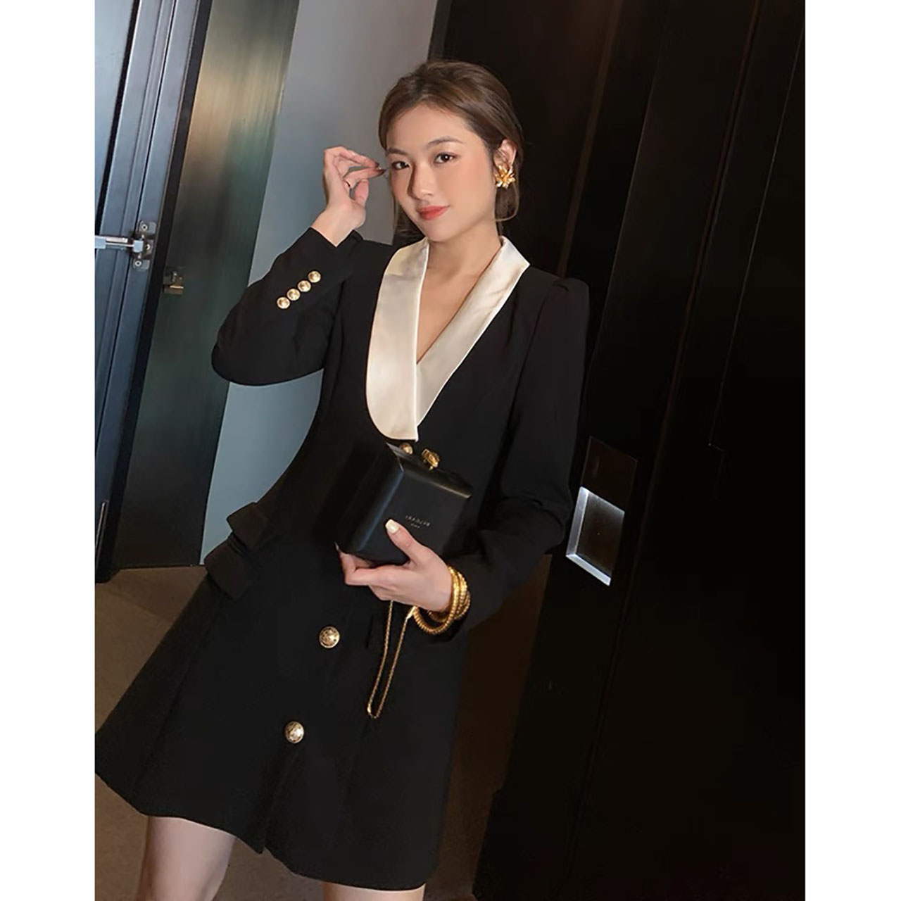 kudapy เดรสสูทแขนยาวทูโทนแต่งปกสีขาว สวยโดดเด่นด้วยลุคสาวออฟฟิศที่ใส่แล้วดูผอม ตัวเดรสเป็นทรงเข้ารูปมีซับในทั้งตัว