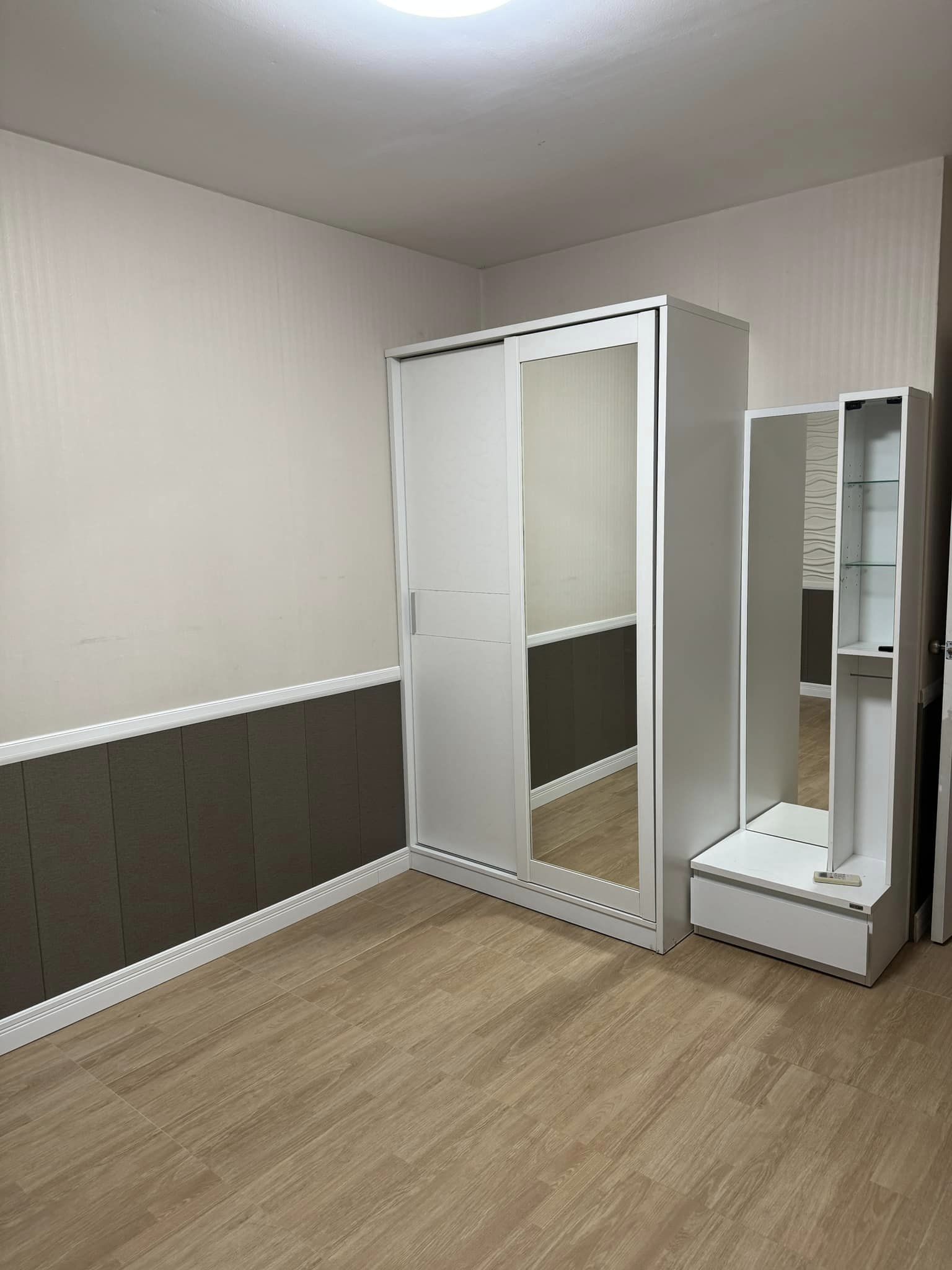 ปล่อยเช่าคอนโด Le Chateau Condo (เลอ ชาโต) ซอยศูนย์วิจัย 14 - เฟอร์เครื่องใช้ไฟฟ้าครบครั้น - 2ห้องนอน 1ห้องนั่งเล่น 2ห้องน้ำ