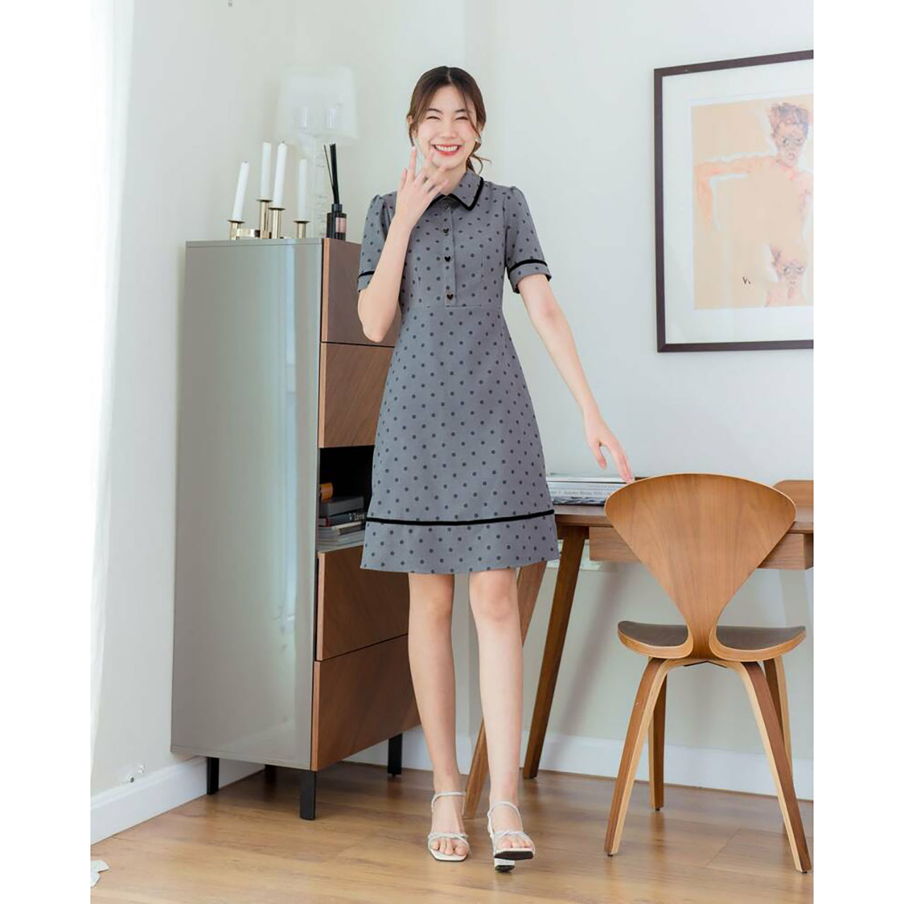 kudapy เดรสสั้นสีเทา/สีแดง/สีน้ำตาล ทรงบานผ้าลูกฟูกตัดขอบดำ