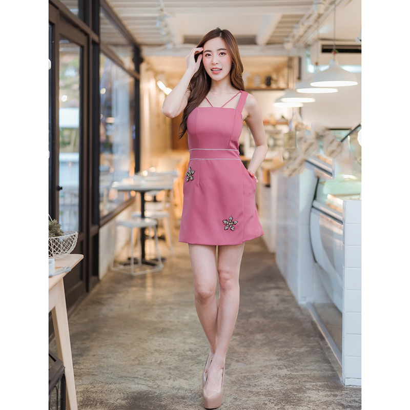 kudapy เดรสสั้นสีชมพู สายเดี่ยวปักเพชรสวยใสดูดี L XL