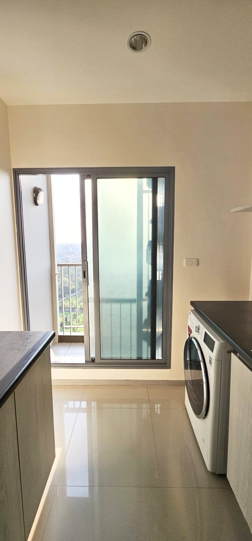 ให้เช่าคอนโด Aspire Sathorn - Ratchapruek (แอสปาย สาทร - ราชพฤกษ์) - 2ห้องนอน renovated ใหม่พร้อมเข้าอยู่ - การเดินทาง: รถไฟฟ้า BTS MRT บางหว้า 350 เมตร สามารถเดิน SKYWALK จากสถานีมาลงหน้าคอนโดได้เลย