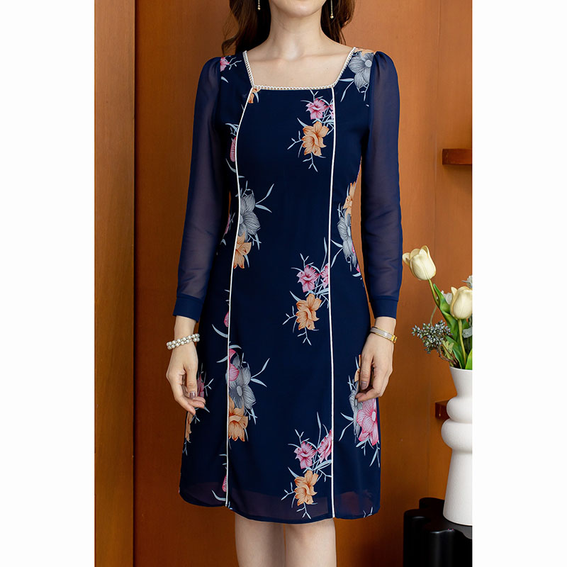 kudapy เดรสสั้นสีกรม/สีขาว ชีฟองลายดอก แขนยาว สวยเรียบๆ มีดีเทลกุ้นเส้นริบบิ้นทำให้ดูเก๋ ช่วงคอแต่งด้วยลูกไม้