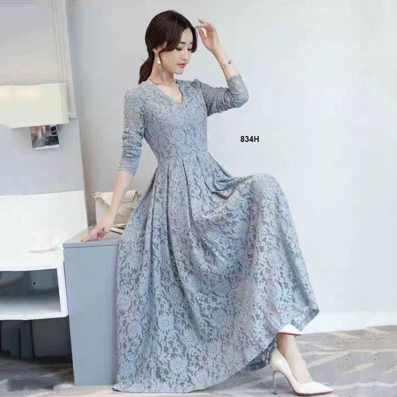 kudapy เดรสยาวสีเทา/สีขาว/สีโอรส/สีแดงเลือดหมู ลูกไม้แขนศอก คอวีป้ายหน้า (ช่วงบนไม่มีซับใน)งานลูกไม้ลายสวยหรู เย็บบุซับในช่วงกระโปรงอย่างดี