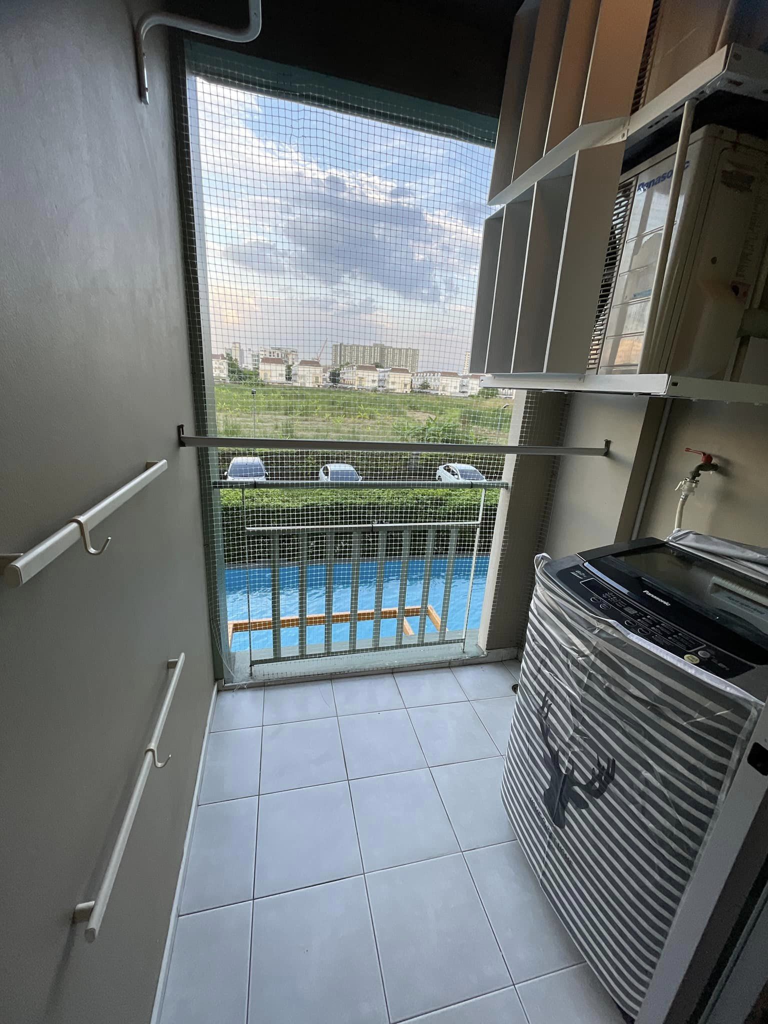 สนใจชมห้องติดต่อได้เลย Line ID: Smile-easy ปล่อยเช่าคอนโด Lumpini Ville รามคำแหง 26 (ลุมพินี วิลล์ รามคำแหง 26) - 1ห้องนอน 1ห้องน้ำ 1ห้องนั่งเล่น 1ห้องครัว - ใกล้ มหาลัยรามคำแหง - ขนาดห้อง 33 ตรม. ชั้น 2 ตึก C