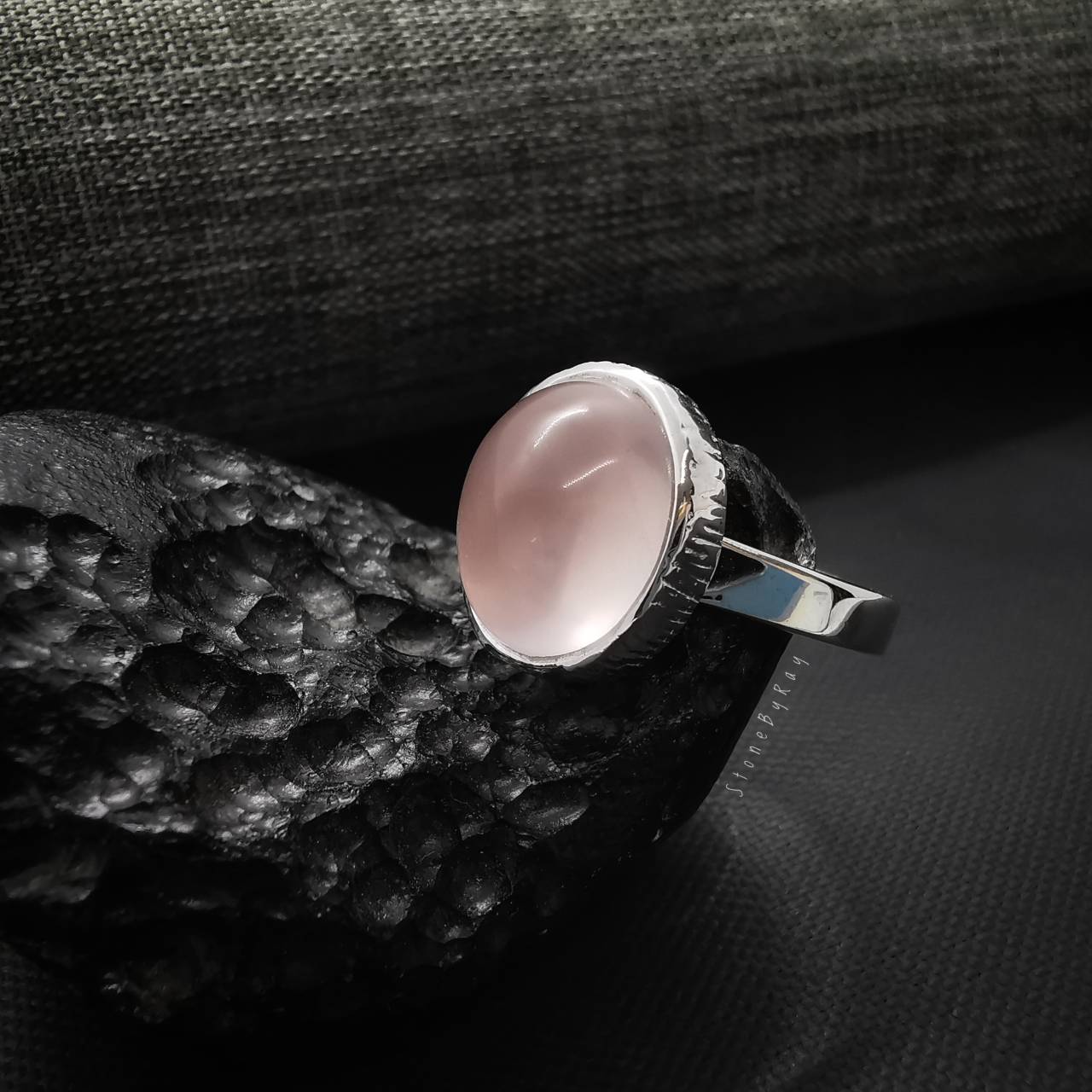 แหวนเงินหินโรสควอตซ์ Rose Quartz