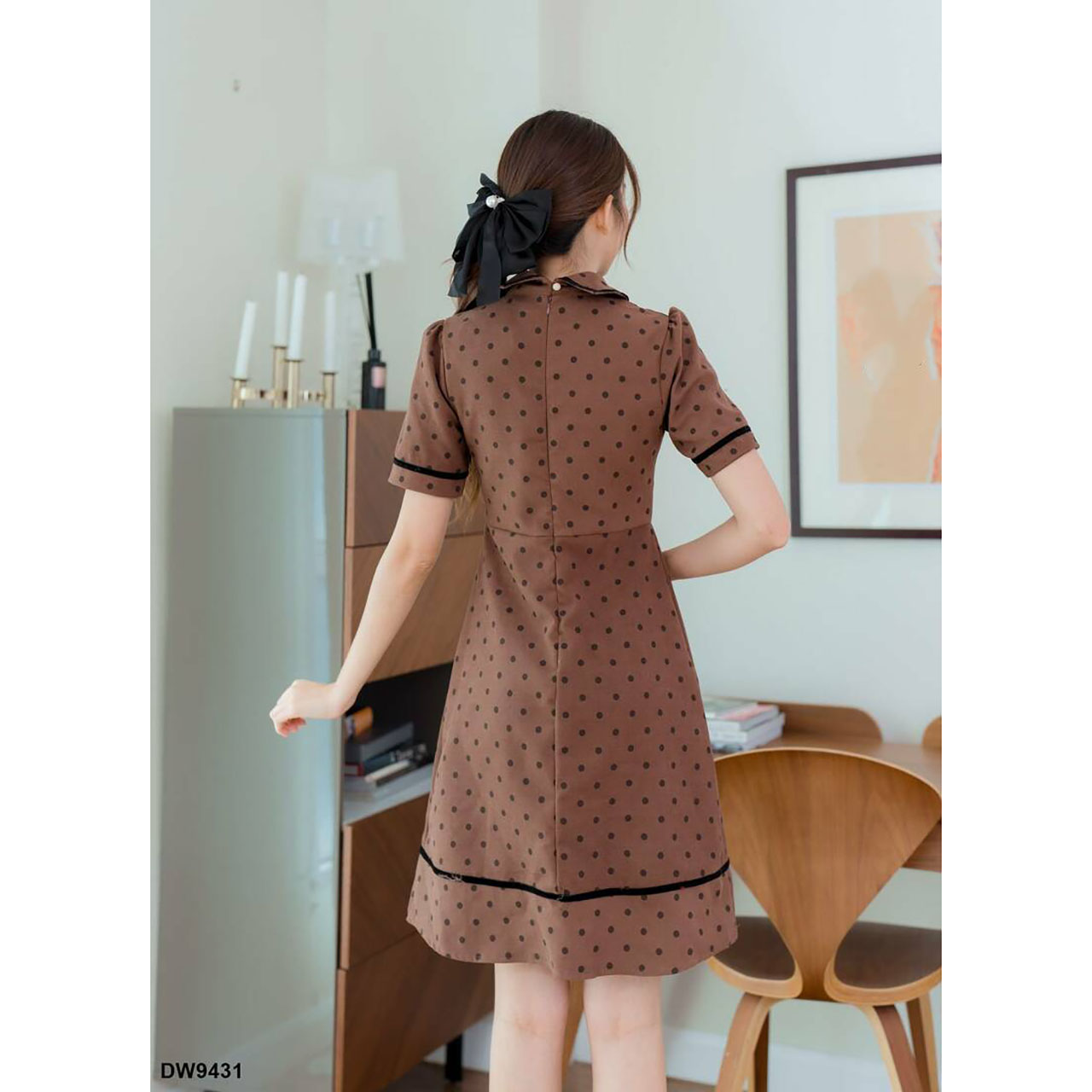 kudapy เดรสสั้นสีเทา/สีแดง/สีน้ำตาล ทรงบานผ้าลูกฟูกตัดขอบดำ