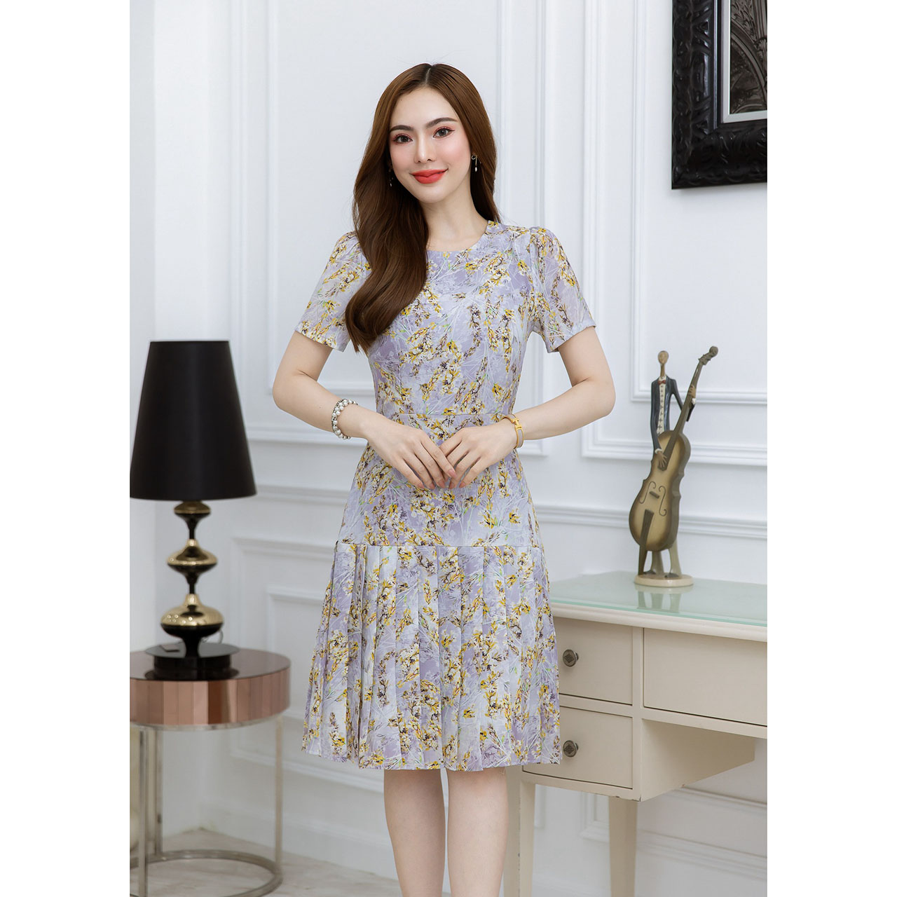kudapy เดรสสั้นสีเทาดอกเหลือง/สีเทาดอกฟ้า ลายดอก กระโปรงจีบรอบตัว ดีเทลจีบชายกระโปรง