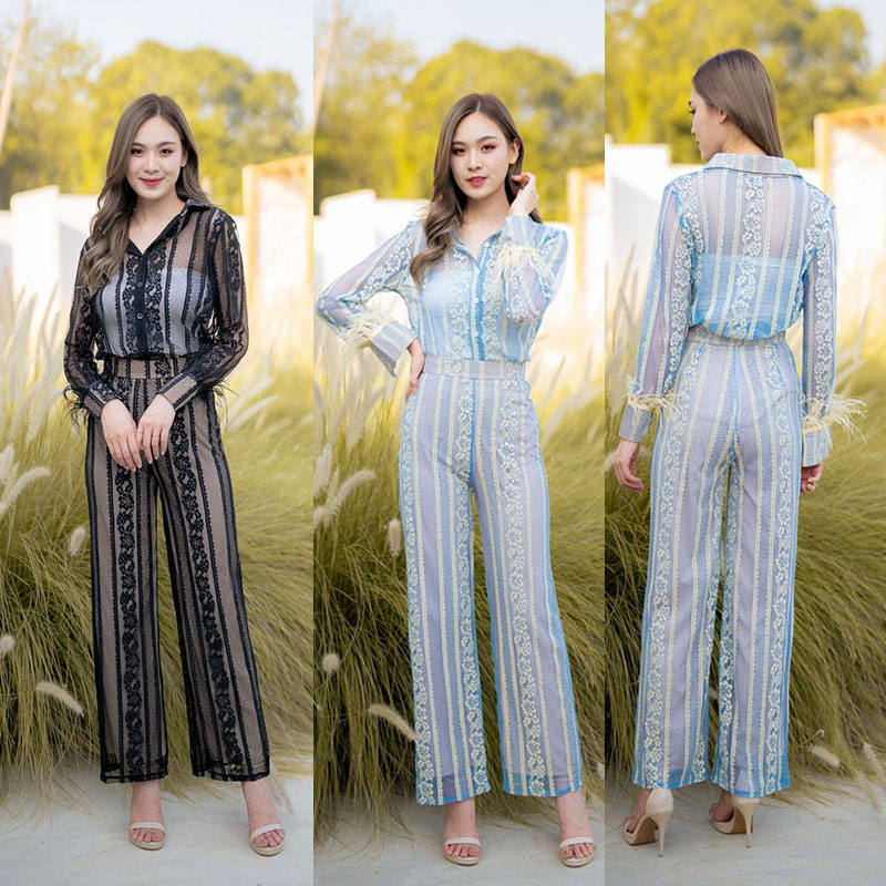 kudapy ชุดเซทสีฟ้า/สีดำ เสื้อติดกระดุมด้านหน้า กางเกงขายาวทรงกระบอกผ้าซีทรูลายลูกไม้ ตกแต่งด้วยขนนกปลายแขน มีซับเฉพาะส่วนของกางเกง