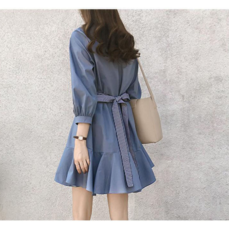 kudapy ชุดเดรสสั้นสีขาว,สีฟ้า แฟชั่นแขนยาวทรงบาน แบบสวยหวานน่ารัก มีสายผ้าผูกเอว
