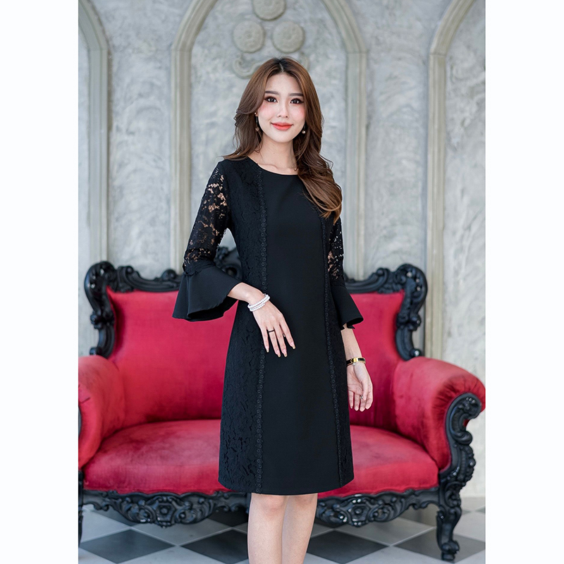 kudapy เดรสสั้นสีน้ำตาล/สีชมพู/สีดำ/สีเทาอมฟ้า/สีแดงเลือดหมู ดีเทลชุดนี้สวยเรียบหรูมากๆค่ะ แต่งลูกไม้ด้านข้างตัวเดรสและแต่งคาดด้วยลูกไม้เส้นลายดอกไม้จนถึงปลายกระโปรง