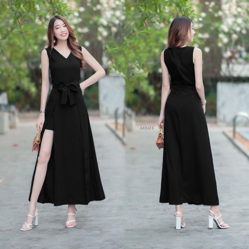 kudapy จั๊มสูทขาสั้นสีแดง ขาว ครีม กรม น้ำตาล ดำ คอวีแขนกุด ดีเทลแต่งผ่ายาวผ่าด้านหน้า ขาสั้นด้านใน มีซิปซ่อนด้านหลัง มีเชือกแยกสำหรับผูกเอว 1 เส้น