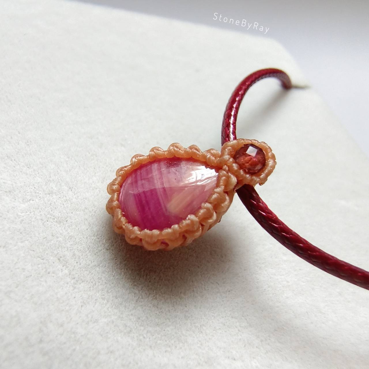 สร้อยคอเชือกจี้พลอยทับทิม Ruby