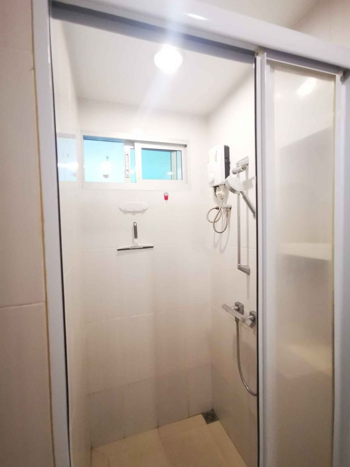 ให้เช่าห้องสวยน่าอยู่ MRT ลาดพร้าว สอบถามแอด Line ID : Smile-easy ที่ Life @ Ladprao 18