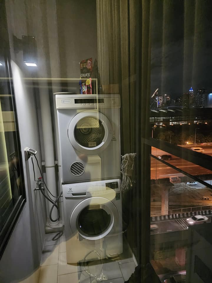 ปล่อยเช่าคอนโด Chewathai Residence Asoke (ชีวาทัย เรสซิเดนซ์ อโศก) - Duplex 2ชั้น มีเครื่องซักผ้าและอบผ้าพร้อม - การเดินทาง: ใกล้ MRT พระราม 9