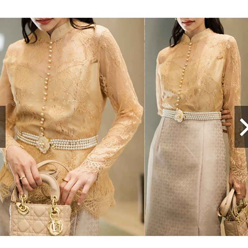 kudapy เซทแยก 2ชิ้น เสื้อลูกไม้สีขาว,สีทอง + ผ้าถุงโทนสีครีมทอง เสื้อลูกไม้แขนยาวคอจีน