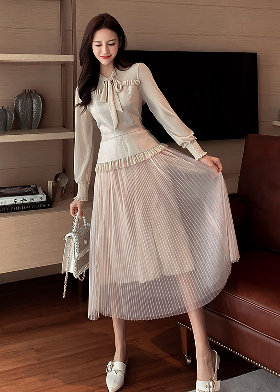 ชุดเซ็ทเสื้อและกระโปรงสีครีม คอผูกโบว์ ใส่คู่หรือใส่แยกชิ้นได้ค่ะ L