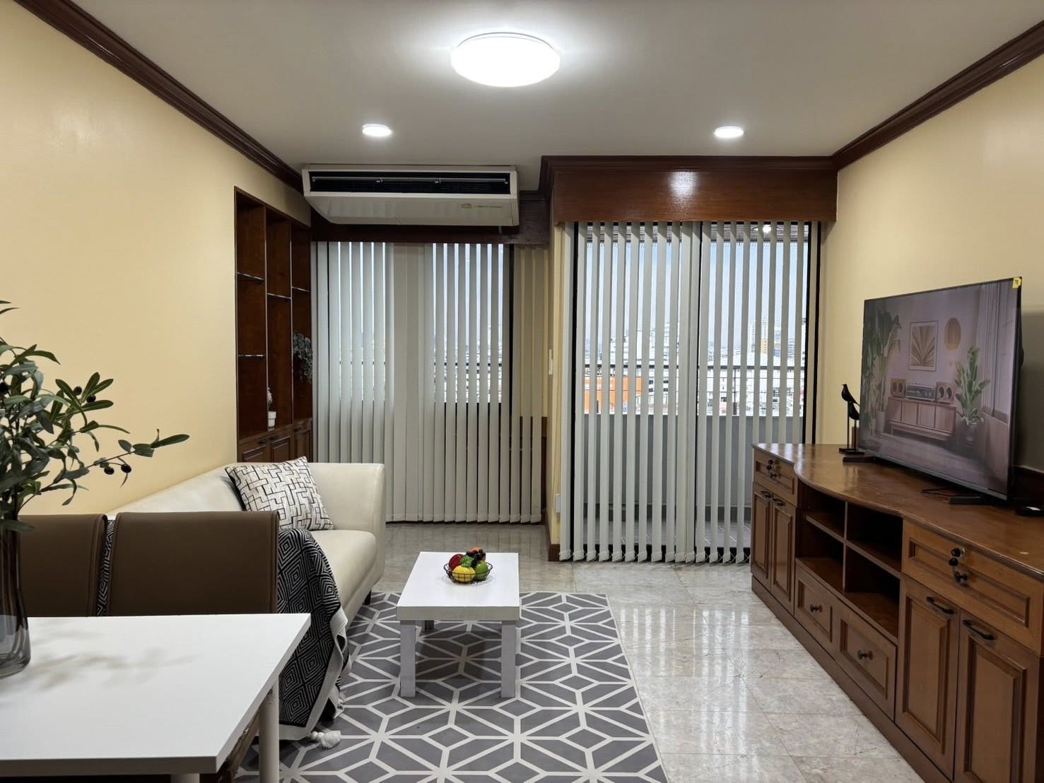 High Rise โซนพื้นที่ MRTหัวลำโพง ท่าเรือสี่พระยา จุฬา ให้เช่าห้องแบบ 1ห้องนอน 1ห้องน้ำ คอนโด Si Phraya River View (สี่พระยา ริเวอร์ วิว) ขนาดห้อง 64 ตรม. ชั้น 12