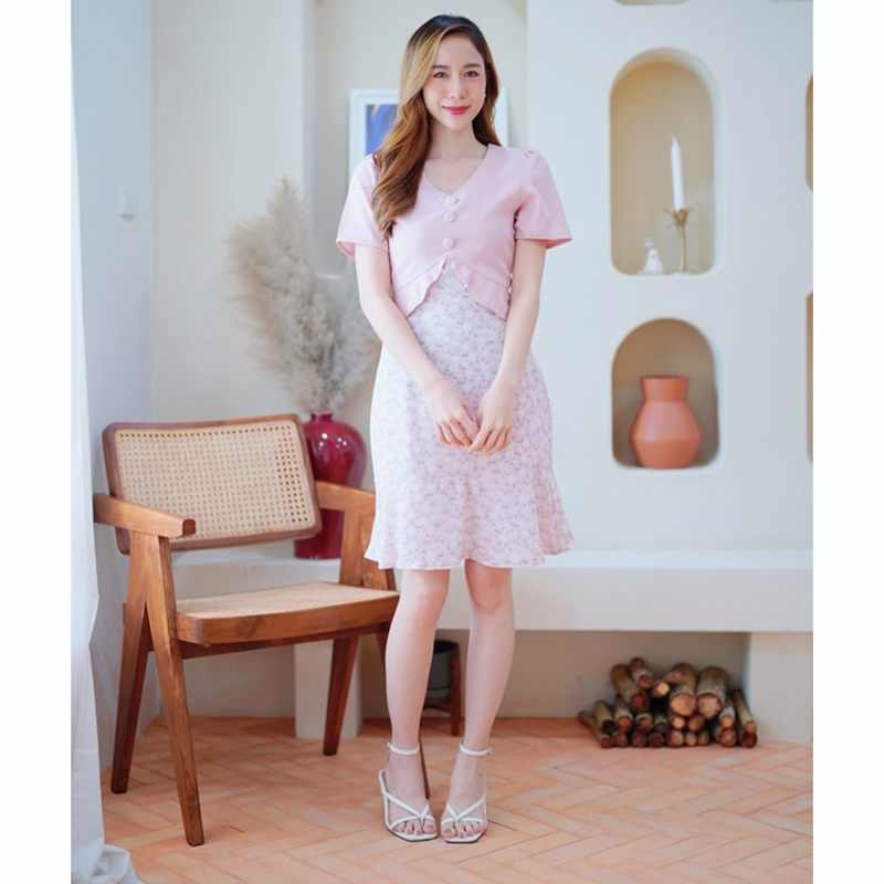 kudapy เดรสสั้นสีดำ/สีชมพู/สีฟ้า คอวีชายระบายลายดอก