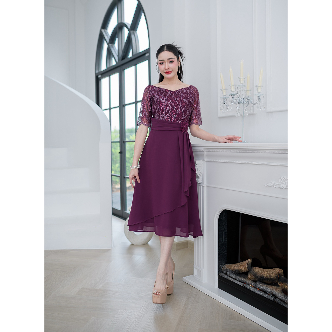 kudapy เดรสลูกไม้ทอผสมดิ้นแต่งเลื่อม งานเดรสออกงานรุ่นสวยหวาน ดีไซน์คอปาดโชว์คอ ช่วงกระโปรงเป็นงานผ้าชีฟอง