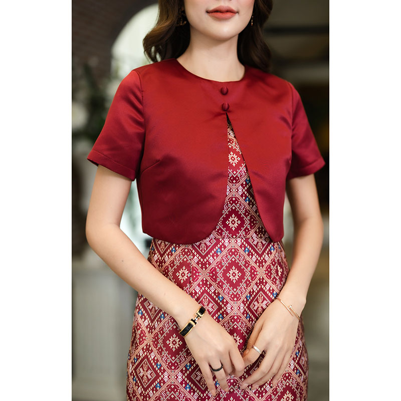 kudapy เดรสสั้นสีแดง/สีชมพู ผ้าไหมญี่ปุ่น เกรดพรีเมี่ยมนำเข้าปริ้นลายแพรวากาฬสินธุ์ ช่วงเสื้อแต่งกั๊ดเก๋มากๆมาพร้อมซับในและชิปหลังช่วงกระโปรงผ่าหลังนิดหน่อย