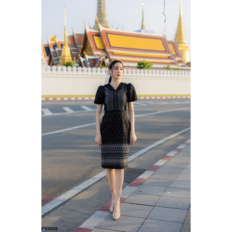 kudapy เดรสสั้นสีชมพู/สีดำ ผ้าลายไทย ทรงเข้ารูป แต่งกระดุม ใส่ออกงาน สวยดูดีเรียบร้อย