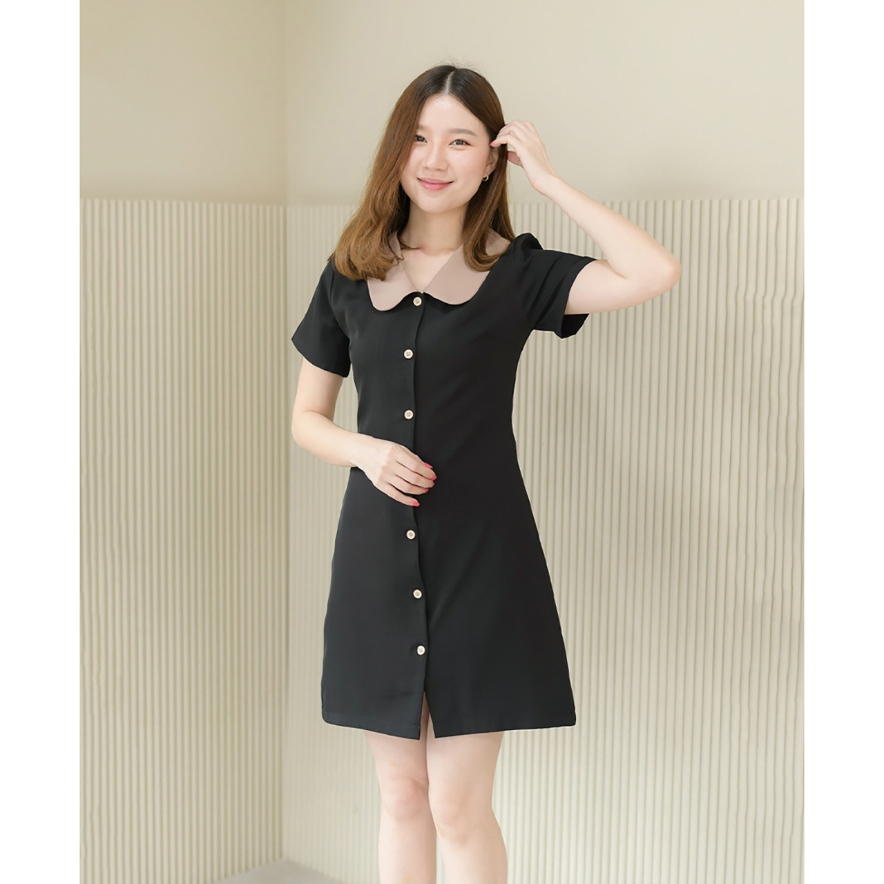 kudapy เดรสสั้นทรงเอ คอปกคอบัวเล่นสีทูโทนตัดกับสีชุด ใส่สวยเข้ารูป ผ้านิ่มใส่สบาย มีซับในทั้งตัว